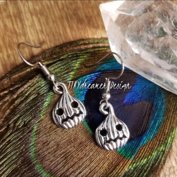 Pumpkin GHOST King Halloween earrings Goth Emo Alt Creepy Horror Fan Gift idea - Picture 4 of 10